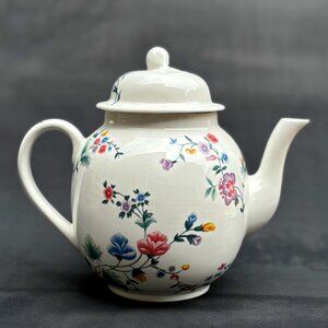 RARE LAURA ASHLEY ENGLISH BONE CHINA TEAPOT   NWOT